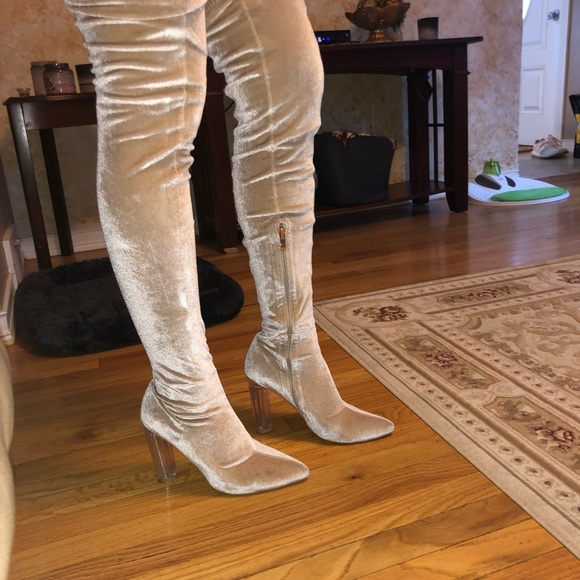 Simmi Uk velvet boots - Picture 3 of 3